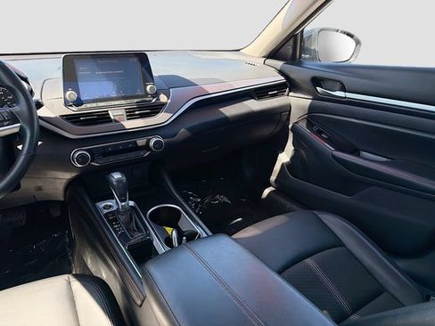 Used 2024 Nissan Altima 2.5 SR FWD image 21