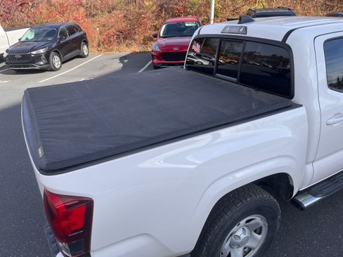 Used 2022 Toyota Tacoma SR image 6