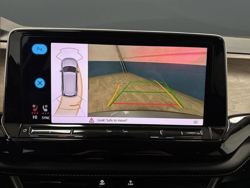 Used 2024 Volkswagen Atlas SE w/ Panoramic Sunroof Package image 10