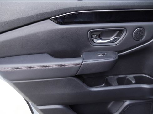 Used 2024 Honda Pilot TrailSport image 31