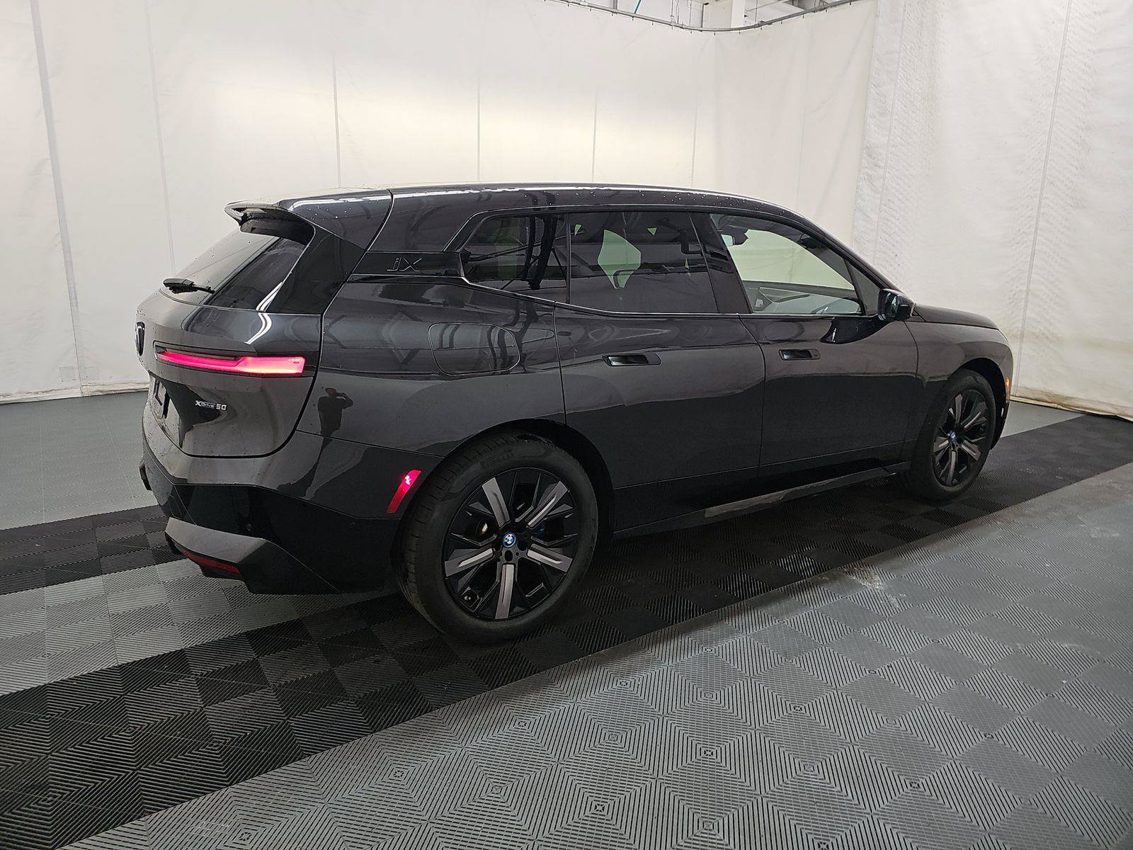Certified 2024 BMW iX xDrive50 w/ Premium Package AWD/4WD image 4