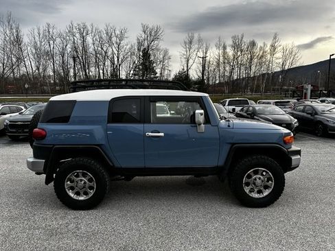 Used 2013 Toyota FJ Cruiser 4WD image 6