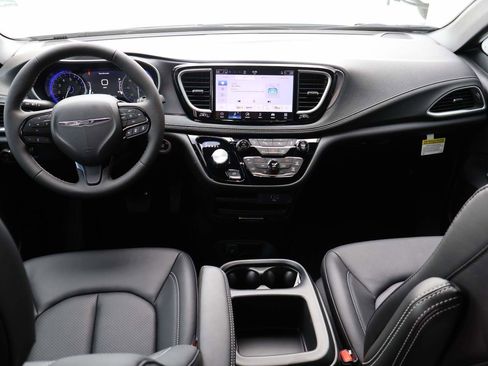 New 2026 Chrysler Pacifica Select w/ S Appearance Package FWD image 13