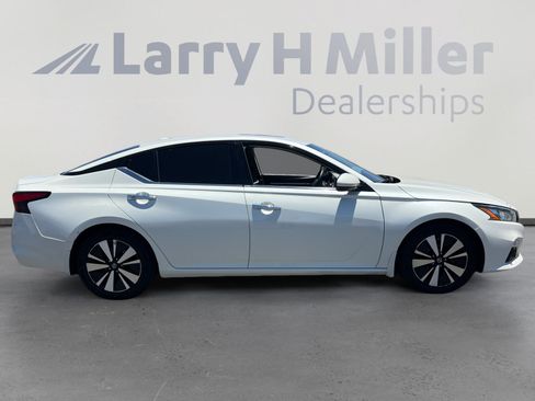 Used 2020 Nissan Altima 2.5 SV FWD image 6