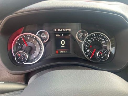 Used 2024 RAM 2500 Tradesman w/ Chrome Appearance Group AWD/4WD image 15