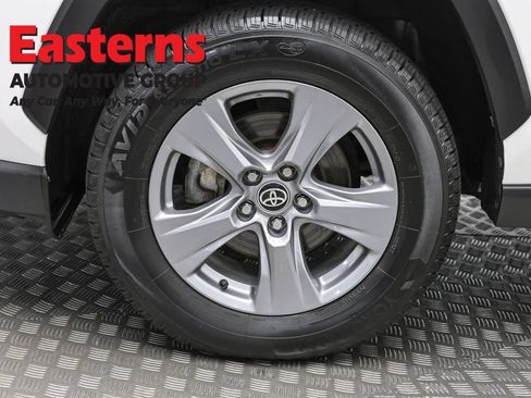 Used 2022 Toyota RAV4 XLE AWD/4WD image 32