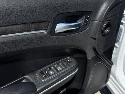 Used 2022 Chrysler 300 Touring L w/ Comfort Group image 14