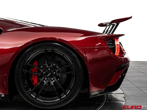 Used 2018 Ford GT RWD image 19