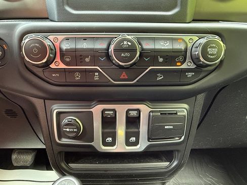 Used 2018 Jeep Wrangler Sport AWD/4WD image 22