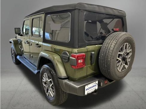 Used 2024 Jeep Wrangler Unlimited Sahara AWD/4WD image 3