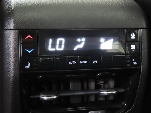 Used 2022 Jeep Grand Cherokee L Limited RWD image 16