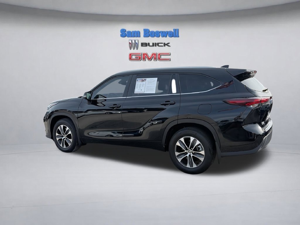 Used 2024 Toyota Highlander XLE FWD image 7