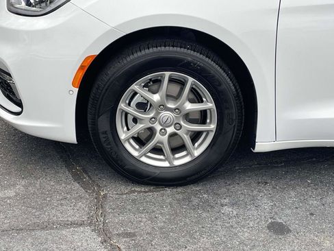 New 2026 Chrysler Pacifica Select image 10