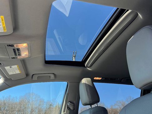 Used 2017 Toyota Highlander Limited image 24