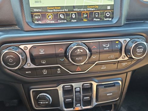 Used 2021 Jeep Gladiator Overland w/ Popular Equipment Package image 27