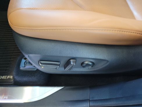 Used 2020 Toyota Highlander Platinum image 18