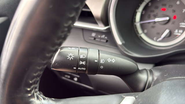 Used 2022 Toyota Highlander XLE AWD/4WD image 15