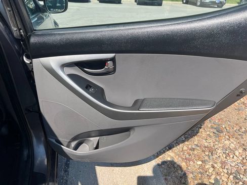 Used 2012 Hyundai Elantra GLS FWD image 22