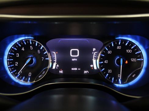 Used 2020 Chrysler Pacifica Limited image 38