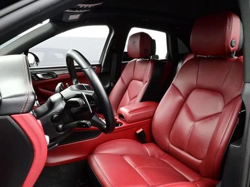Certified 2023 Porsche Macan S AWD/4WD image 5
