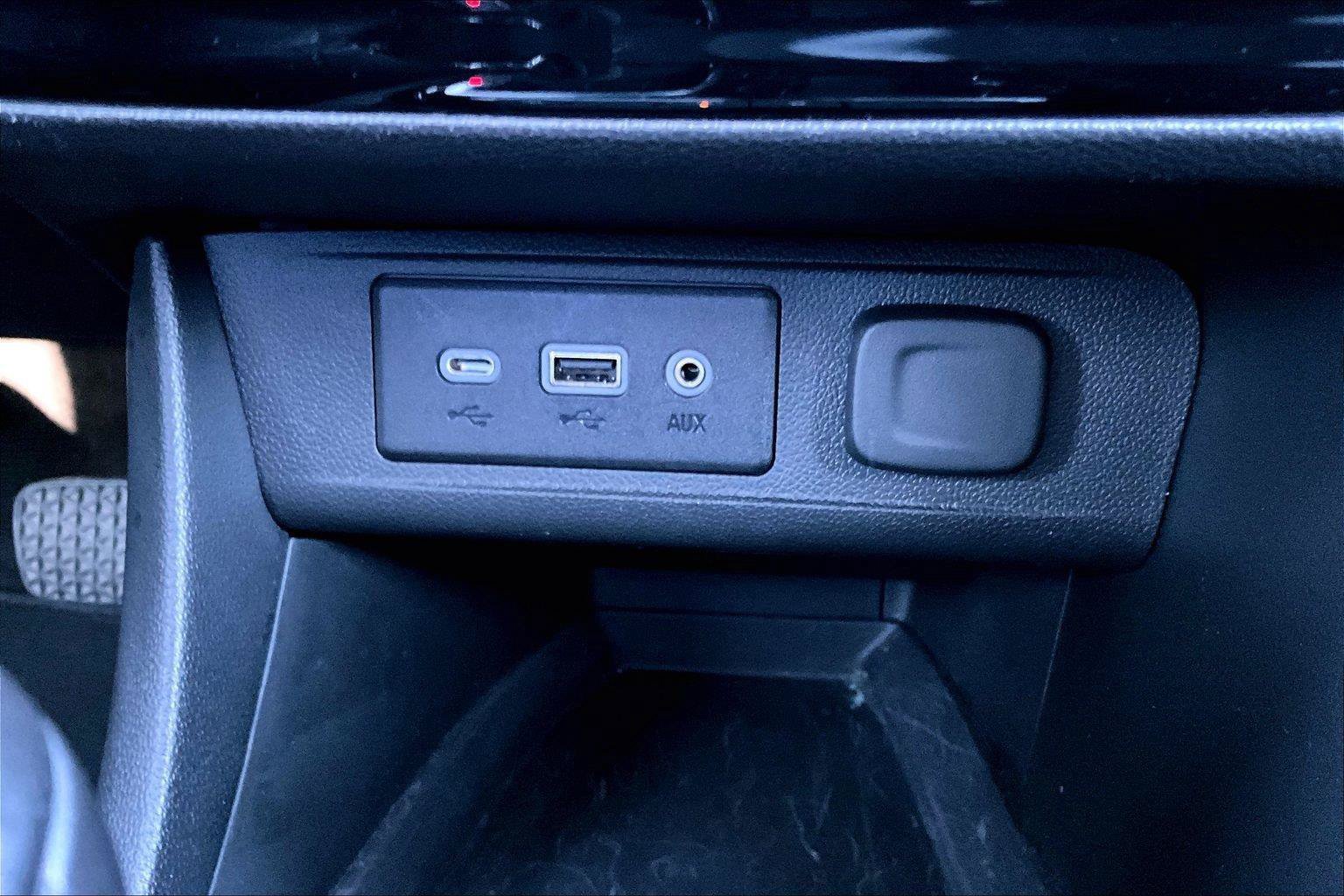 Used 2020 Buick Encore GX Essence FWD image 31