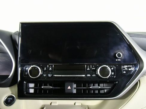 Used 2023 Toyota Highlander Limited image 4