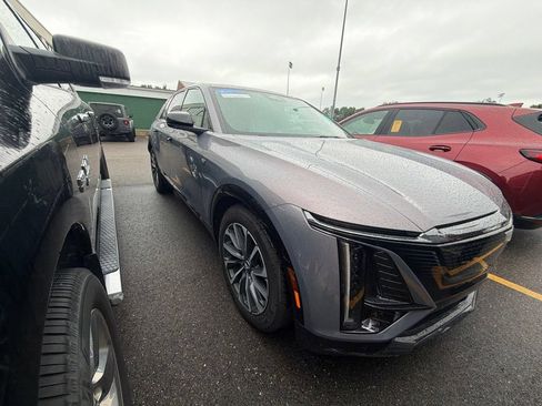Used 2024 Cadillac Lyriq Sport w/ LPO, Floor Liner Package AWD/4WD image 5