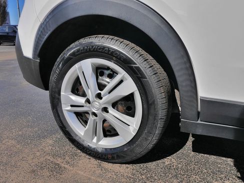 Used 2020 Nissan Kicks S image 9