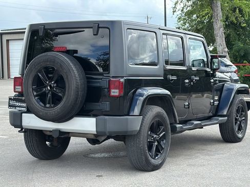 Used 2013 Jeep Wrangler Unlimited Sahara w/ Connectivity Group AWD/4WD image 6