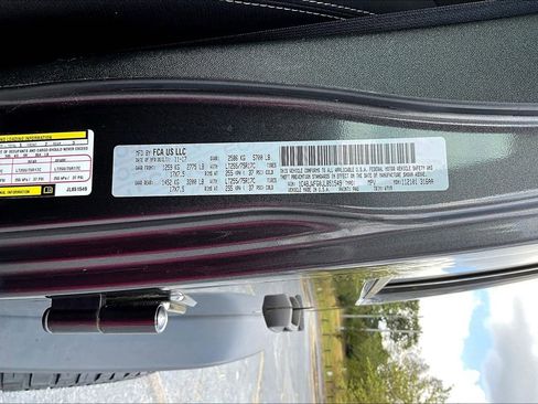 Used 2018 Jeep Wrangler Unlimited Rubicon w/ Connectivity Group image 35