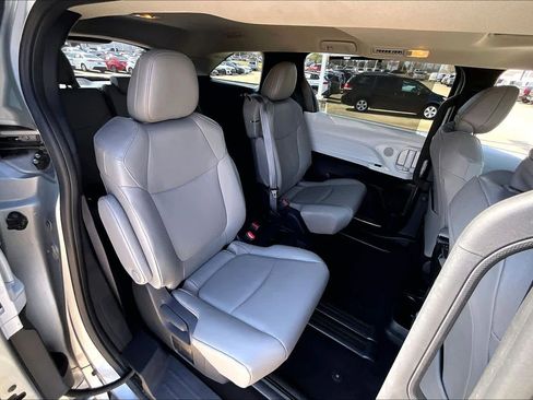 Certified 2025 Toyota Sienna XLE image 21
