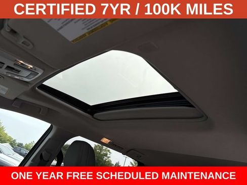 Used 2024 Toyota Sienna XLE FWD image 16