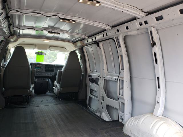 Used 2017 Chevrolet Express 2500 RWD image 8