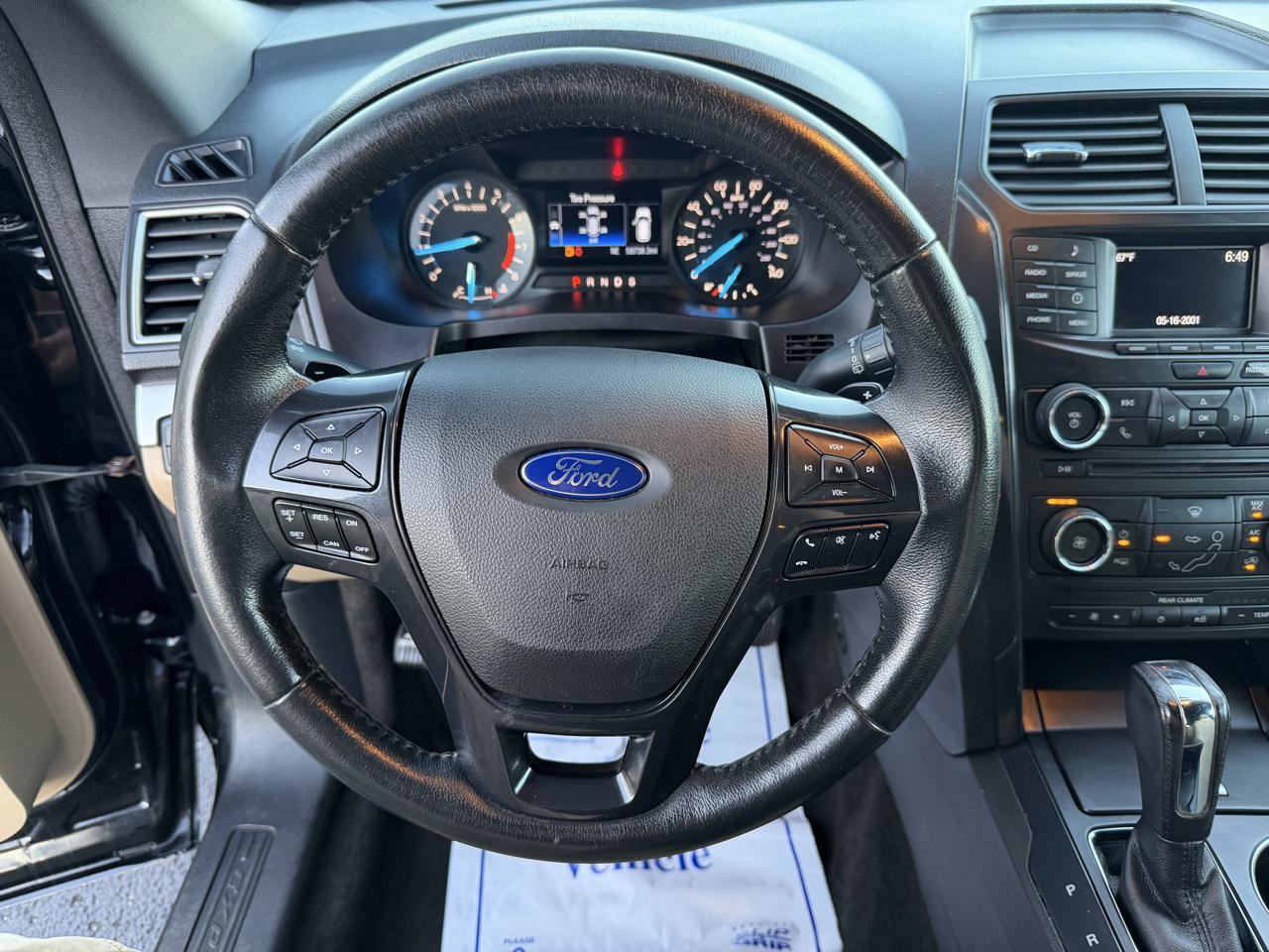 Used 2017 Ford Explorer XLT AWD/4WD image 28
