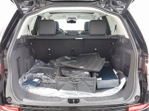 New 2025 Land Rover Discovery Sport S image 18