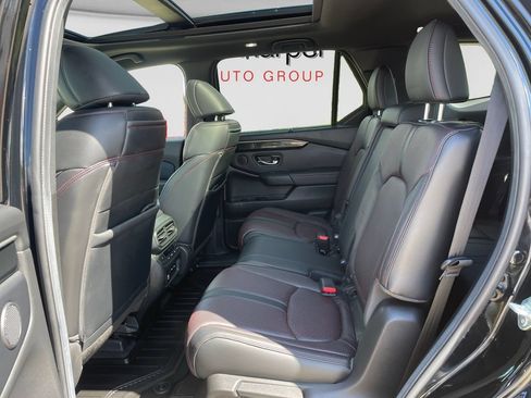 Used 2025 Honda Pilot Black Edition image 15