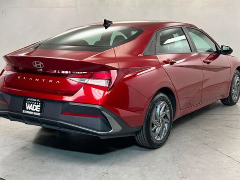 Used 2024 Hyundai Elantra SEL FWD image 5