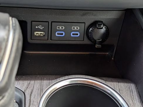 Used 2022 Toyota Highlander Limited image 18