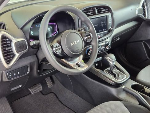 Used 2024 Kia Soul LX w/ Option Group 015 FWD image 10