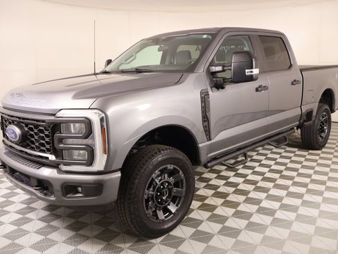 Used 2024 Ford F250 XL w/ STX Appearance Package AWD/4WD image 9