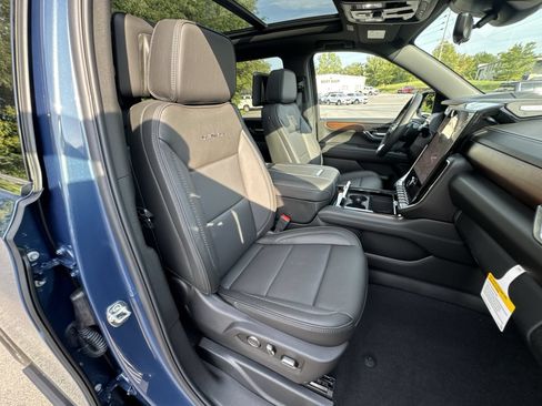 New 2026 GMC Yukon Denali w/ Denali Reserve Package AWD/4WD image 27