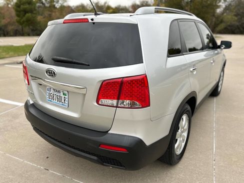 Used 2013 Kia Sorento LX w/ Convenience Pkg image 6