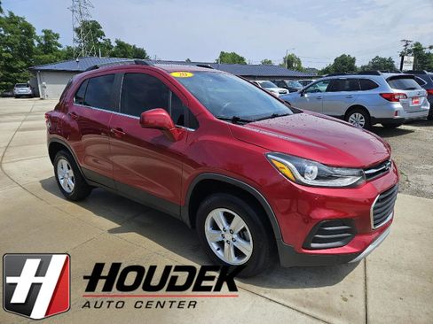 Used 2020 Chevrolet Trax LT AWD/4WD image 1