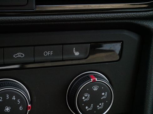 Used 2022 Volkswagen Taos SE image 30