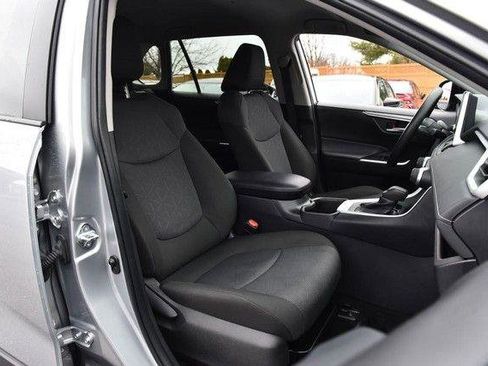 Used 2025 Toyota RAV4 XLE image 20