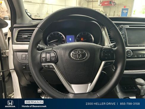 Used 2016 Toyota Highlander Plus AWD/4WD image 16