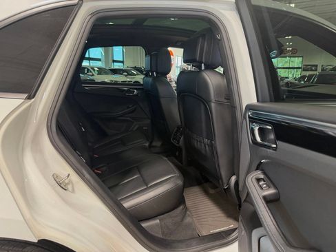 Used 2018 Porsche Macan AWD/4WD image 17