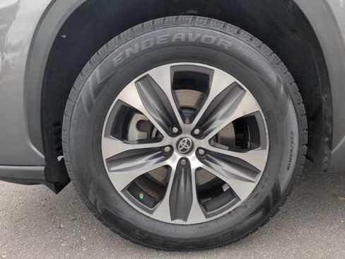 Used 2021 Toyota Highlander XLE image 49