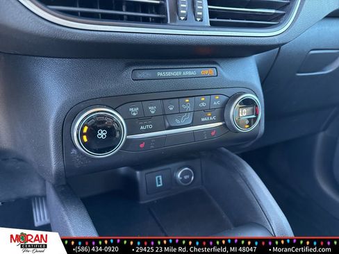 Used 2020 Ford Escape SE Sport image 16