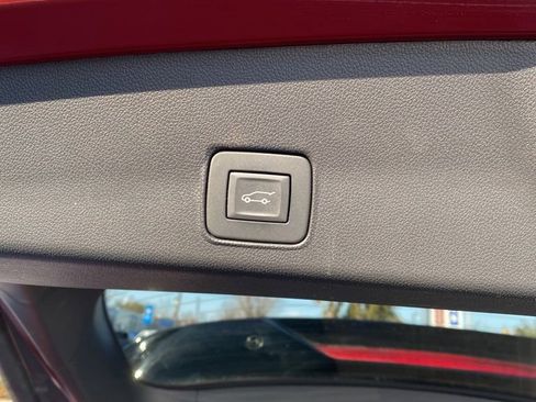 Used 2023 Chevrolet TrailBlazer RS w/ Sun and Liftgate Package image 18